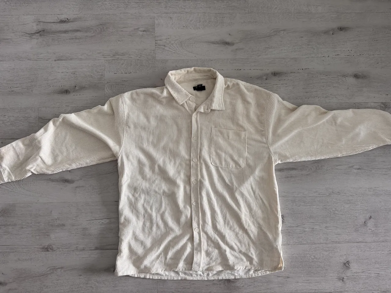 Camisa de pana a rayas verticales FOREVER 21