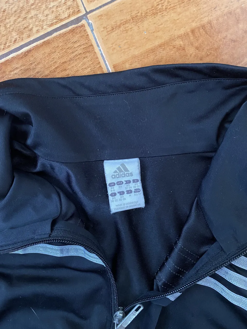 Buzo adidas - Vista 3