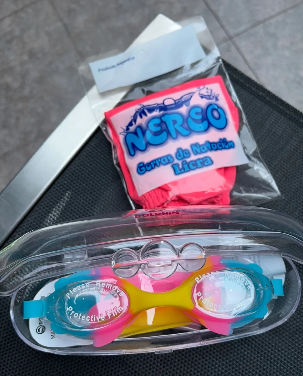 SET NATACIÓN antiparras +Gorro de natación de lycra rosa + tapones para oídos. 