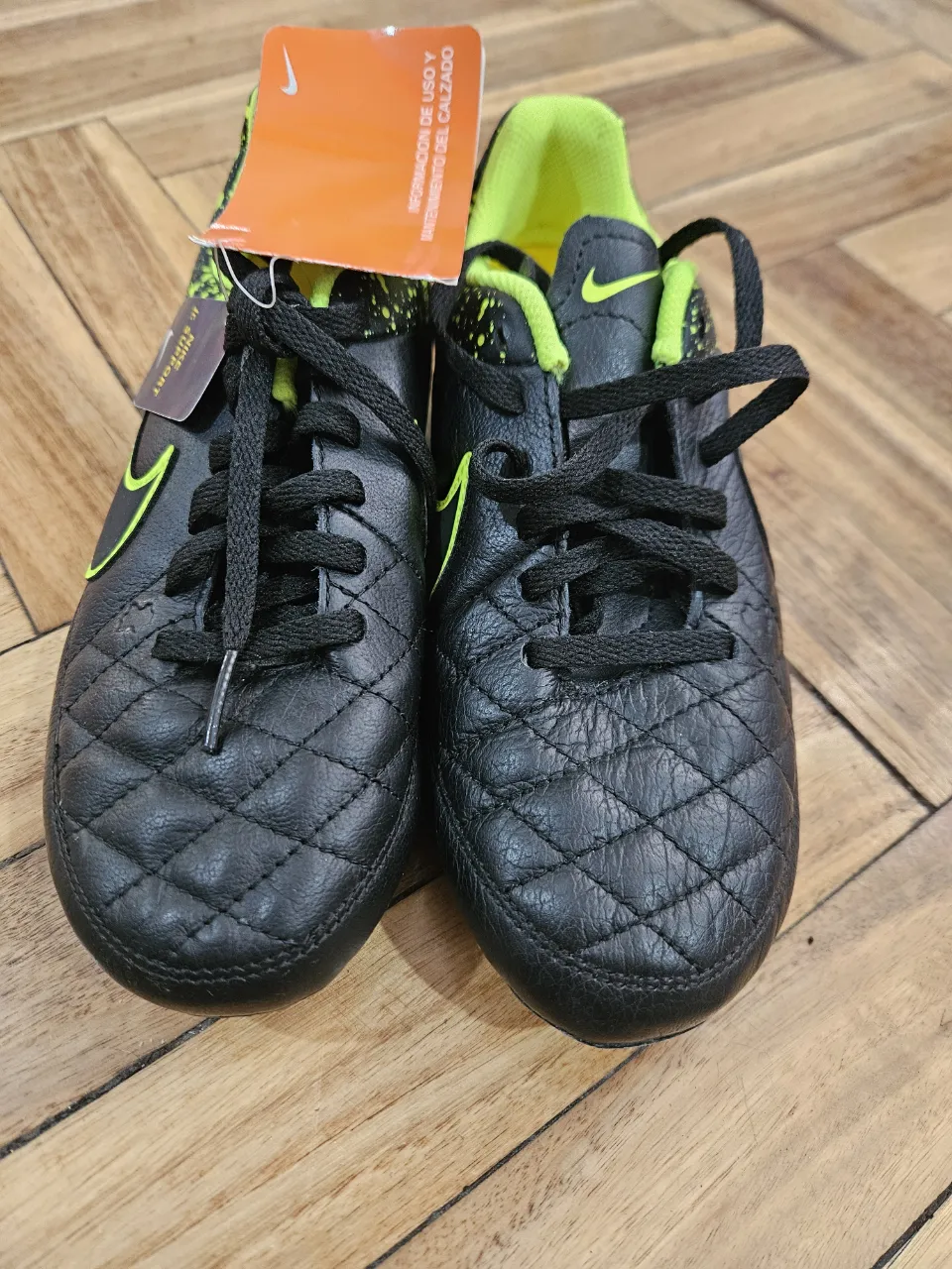 Botín de fútbol Nike - Vista 2