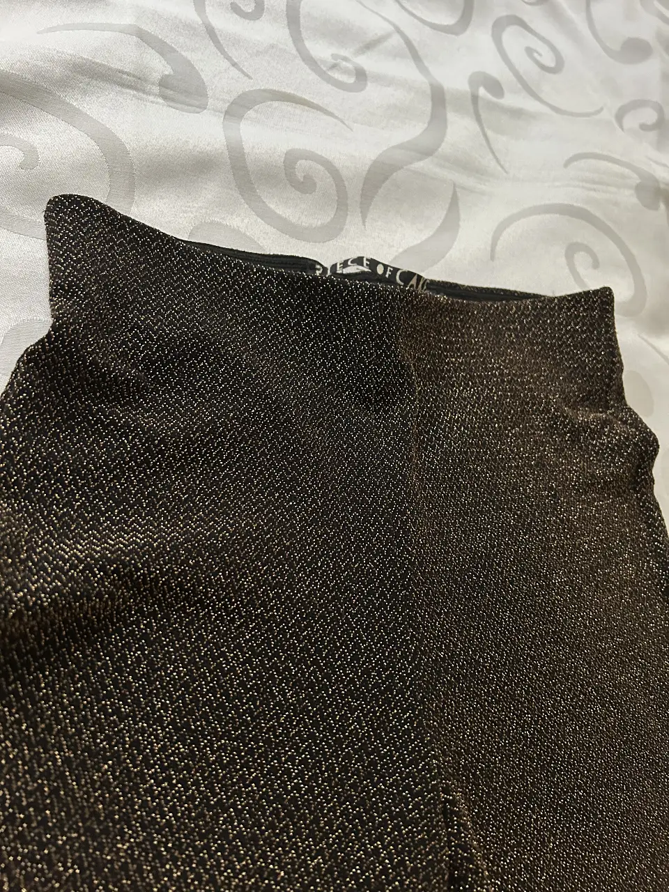 Pantalón de mujer estilo palazzo con brillo, ideal para fiesta. Talle M de la marca Piece of Cake.