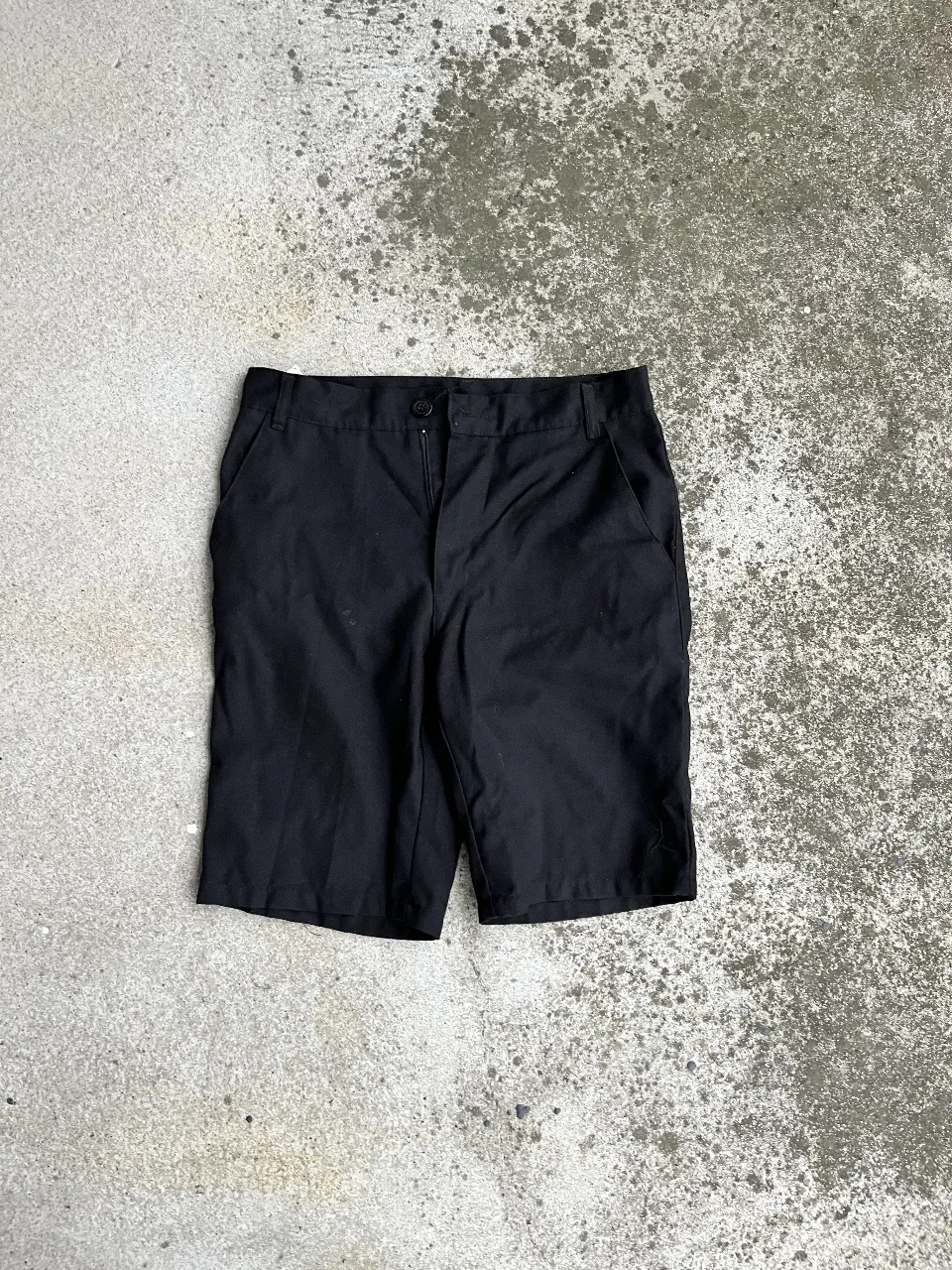 Short de hombre negro, tipo cargo, ideal para un look casual y cómodo. Perfecto para el verano.