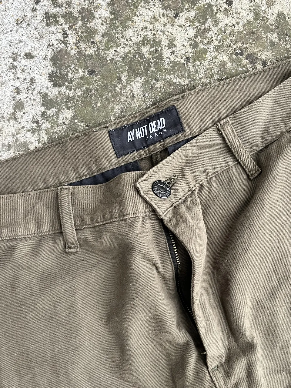 Pantalón Ay Not Dead - Vista 3