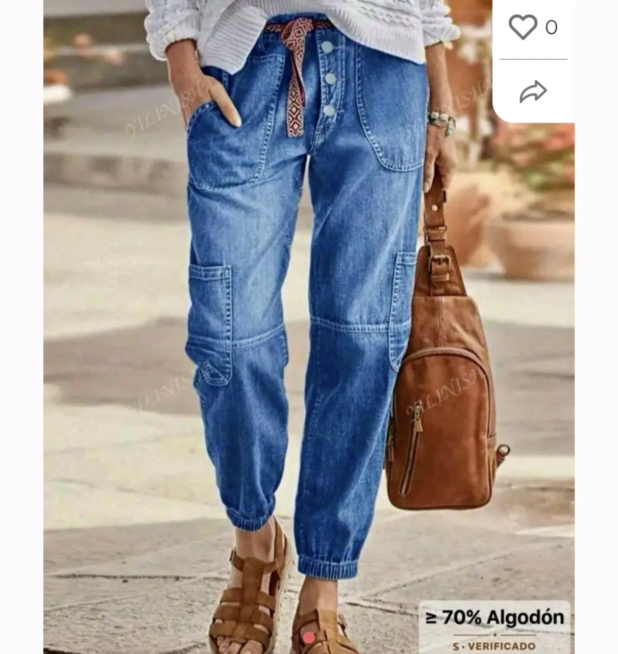 Pantalón cargo de jean azul, tiro alto, con bolsillos amplios y detalles utilitarios. Ideal para un look casual y cómodo.