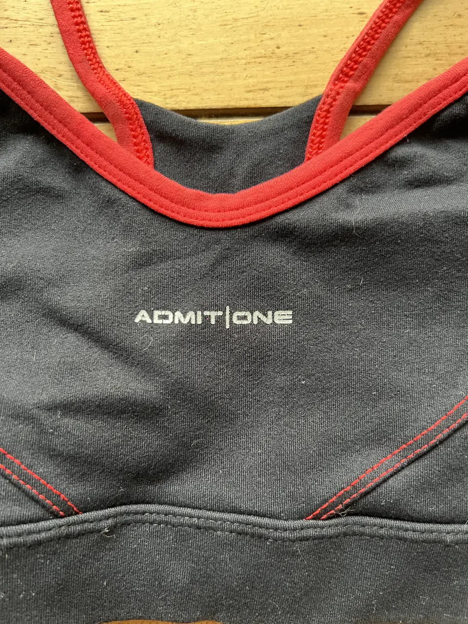 Top Admit One - Vista 3