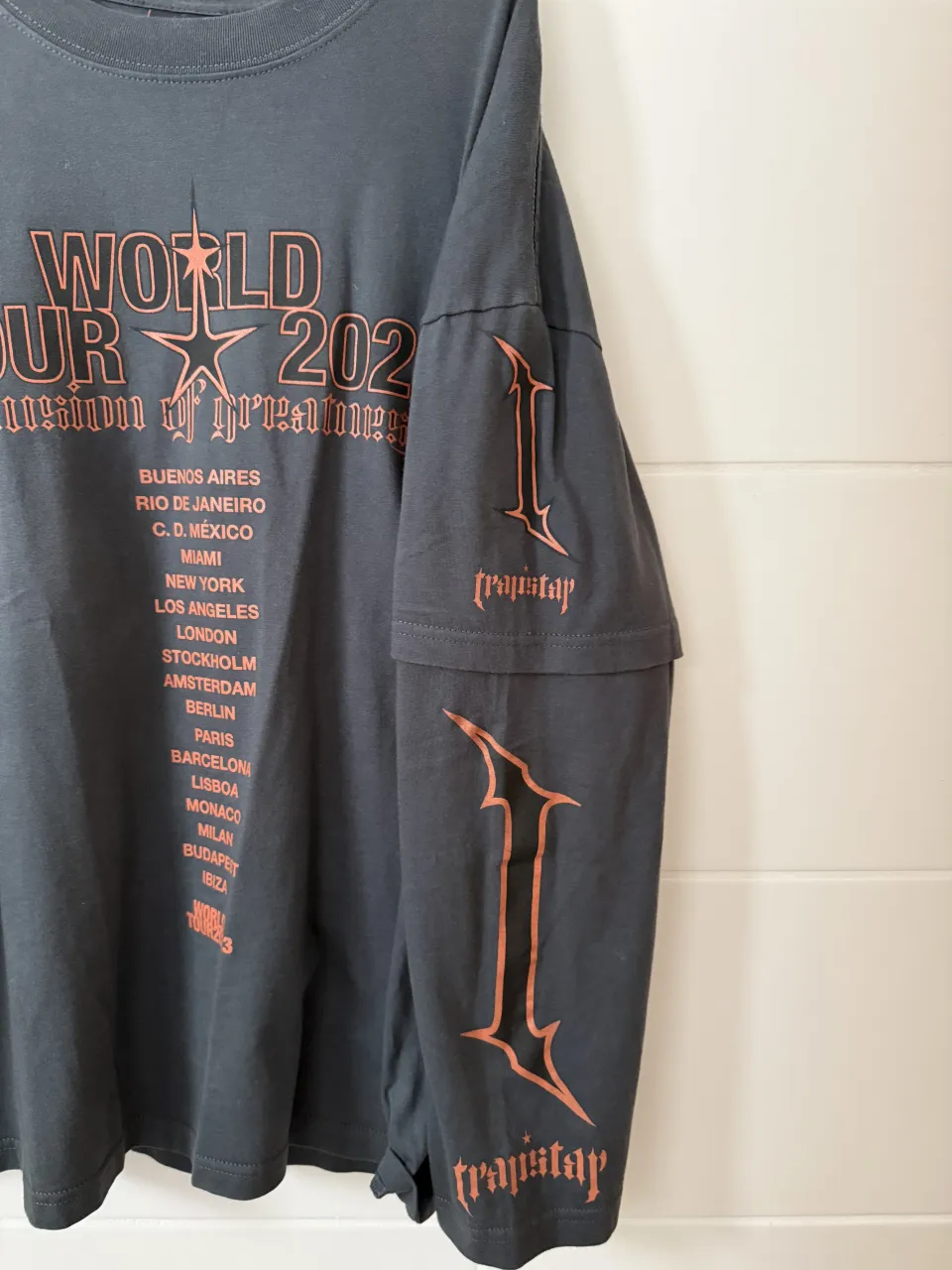 Remera Undefined - Vista 2