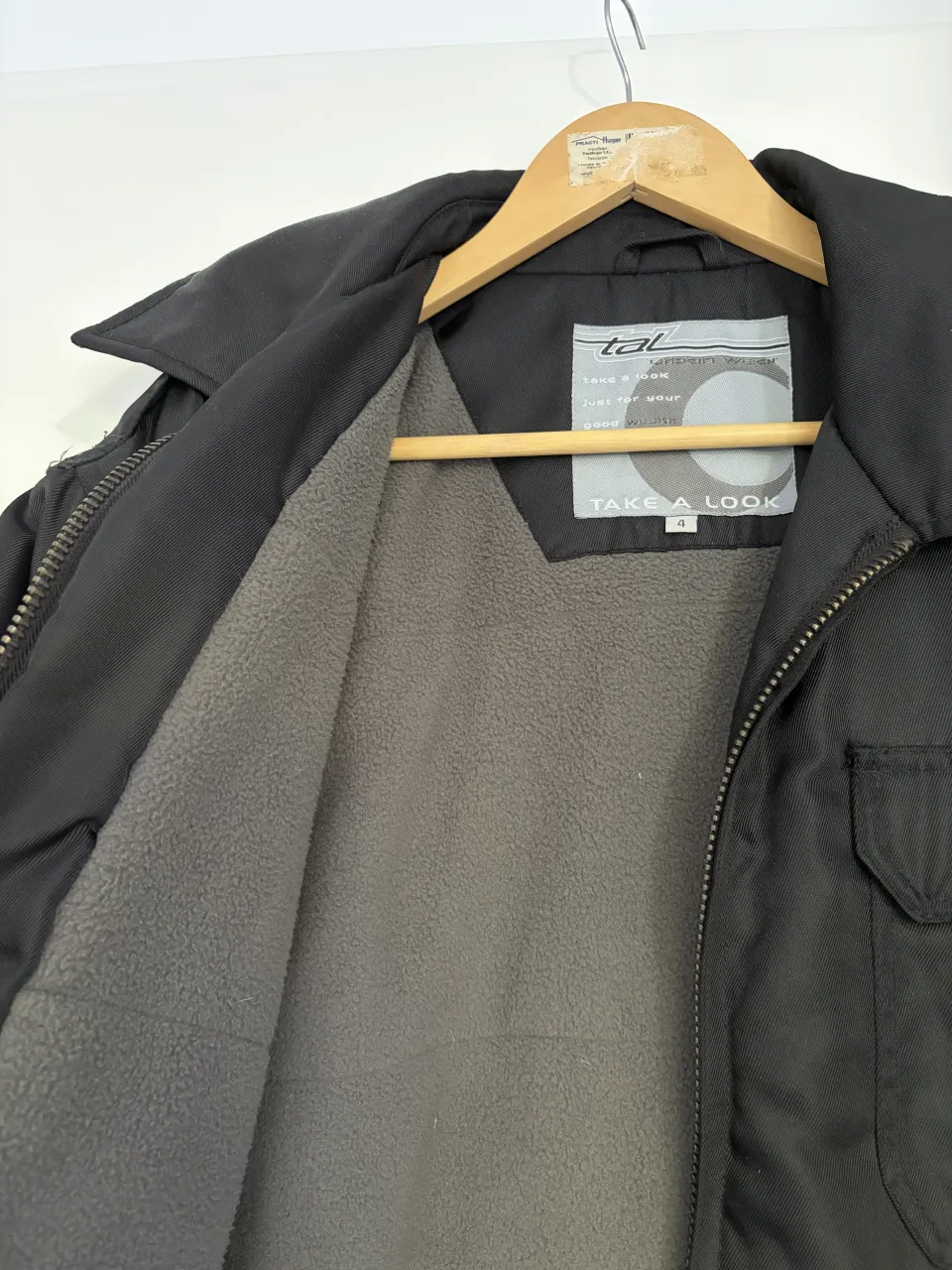 Campera A ≠ - Vista 4