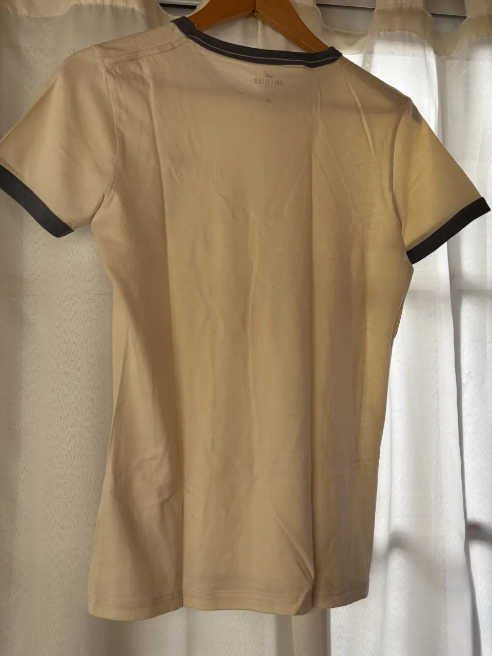 Remera Hollister - Vista 2