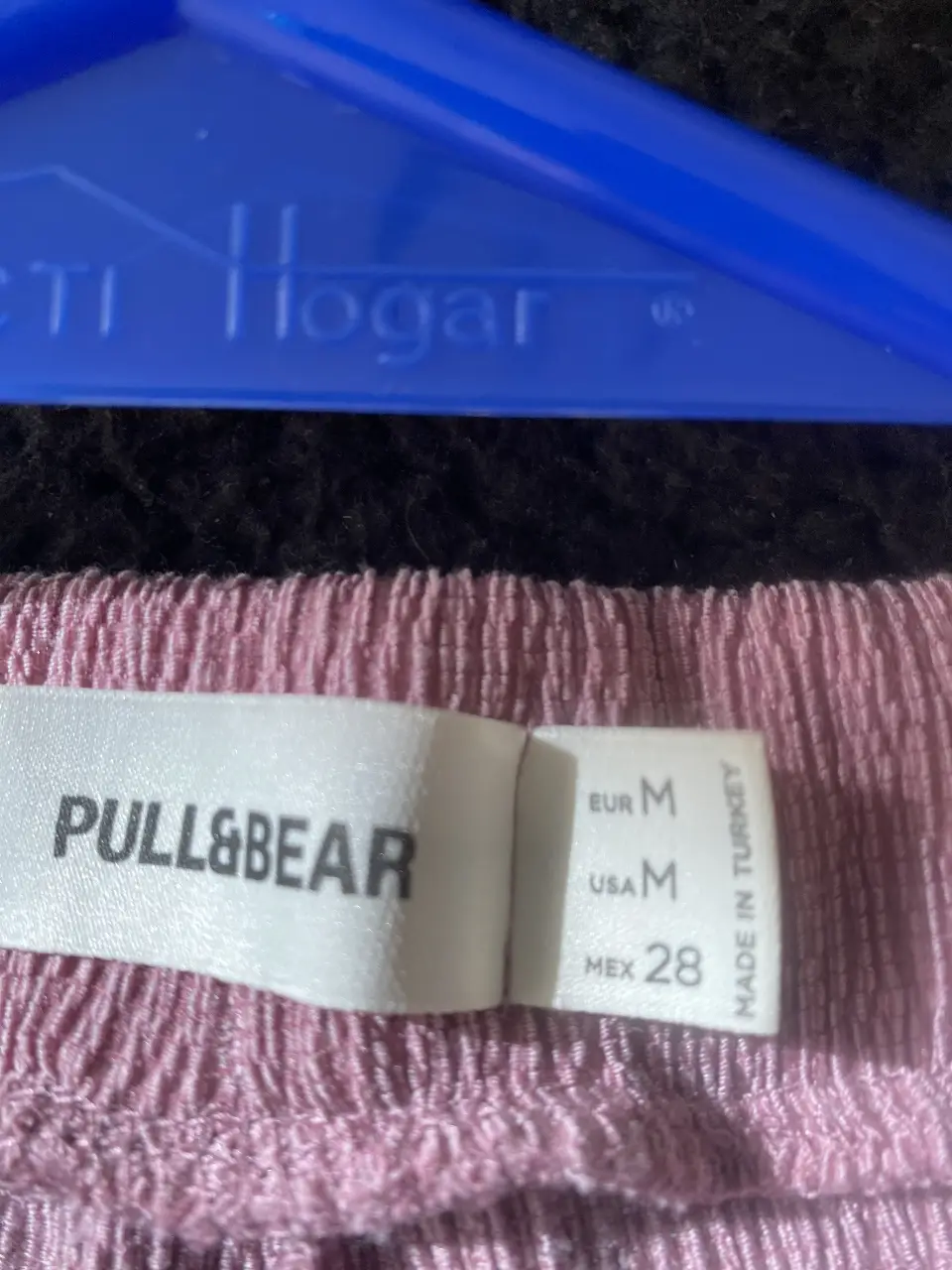 conjunto pantalón suelto de mujer, y blusa sin mangas color rosa inca de la marca Pull&Bear, talle M. Ideal para un look casual y cómodo.