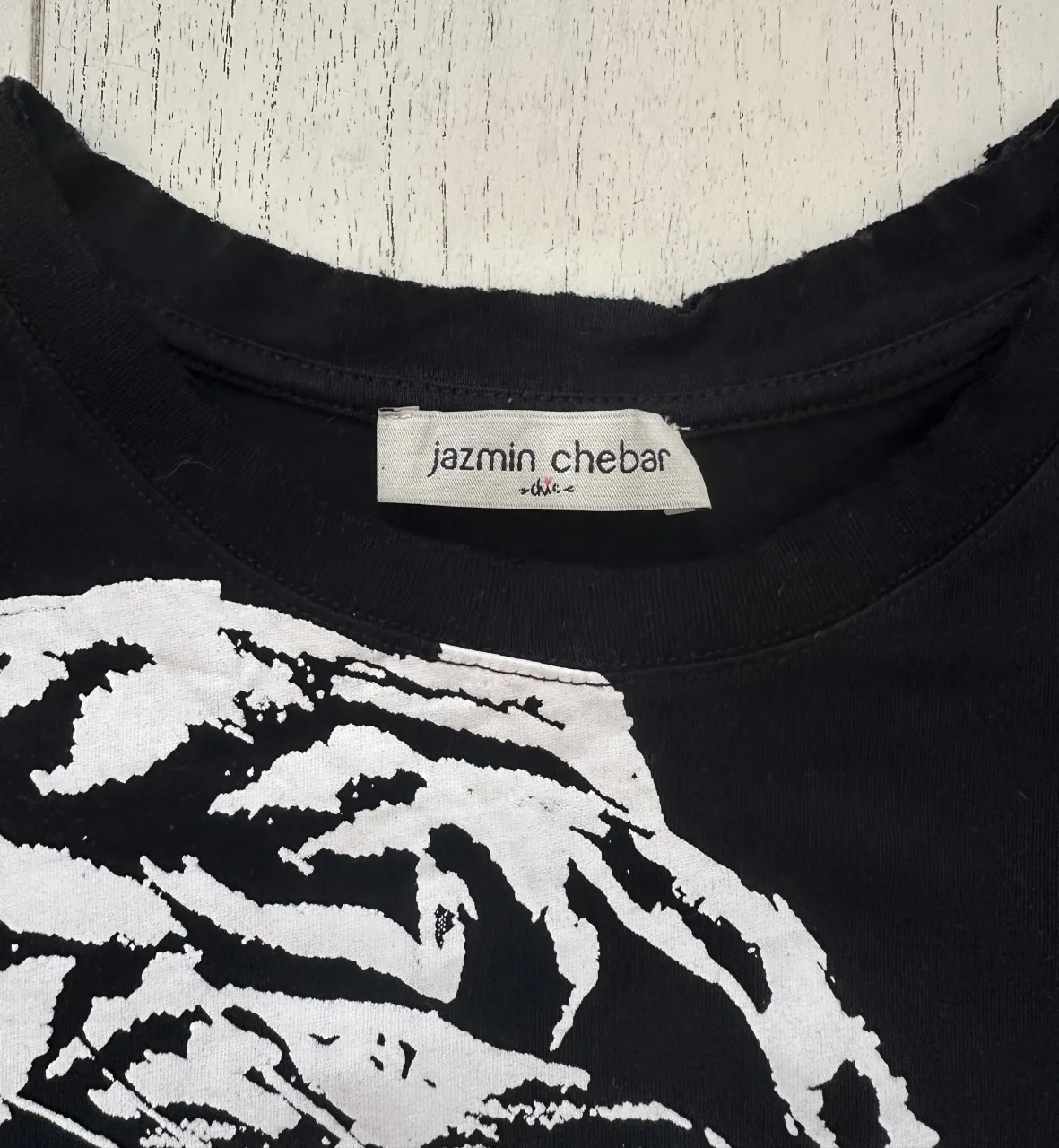 Remera Jazmín Chebar - Vista 2