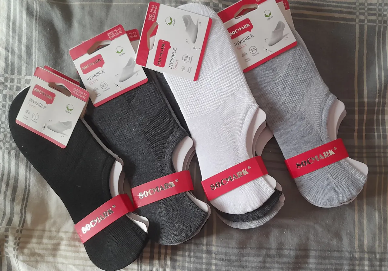 Pack de 3 pares de medias invisibles de deporte. Colores negro, gris oscuro, blanco y gris claro. Marca Socmark.