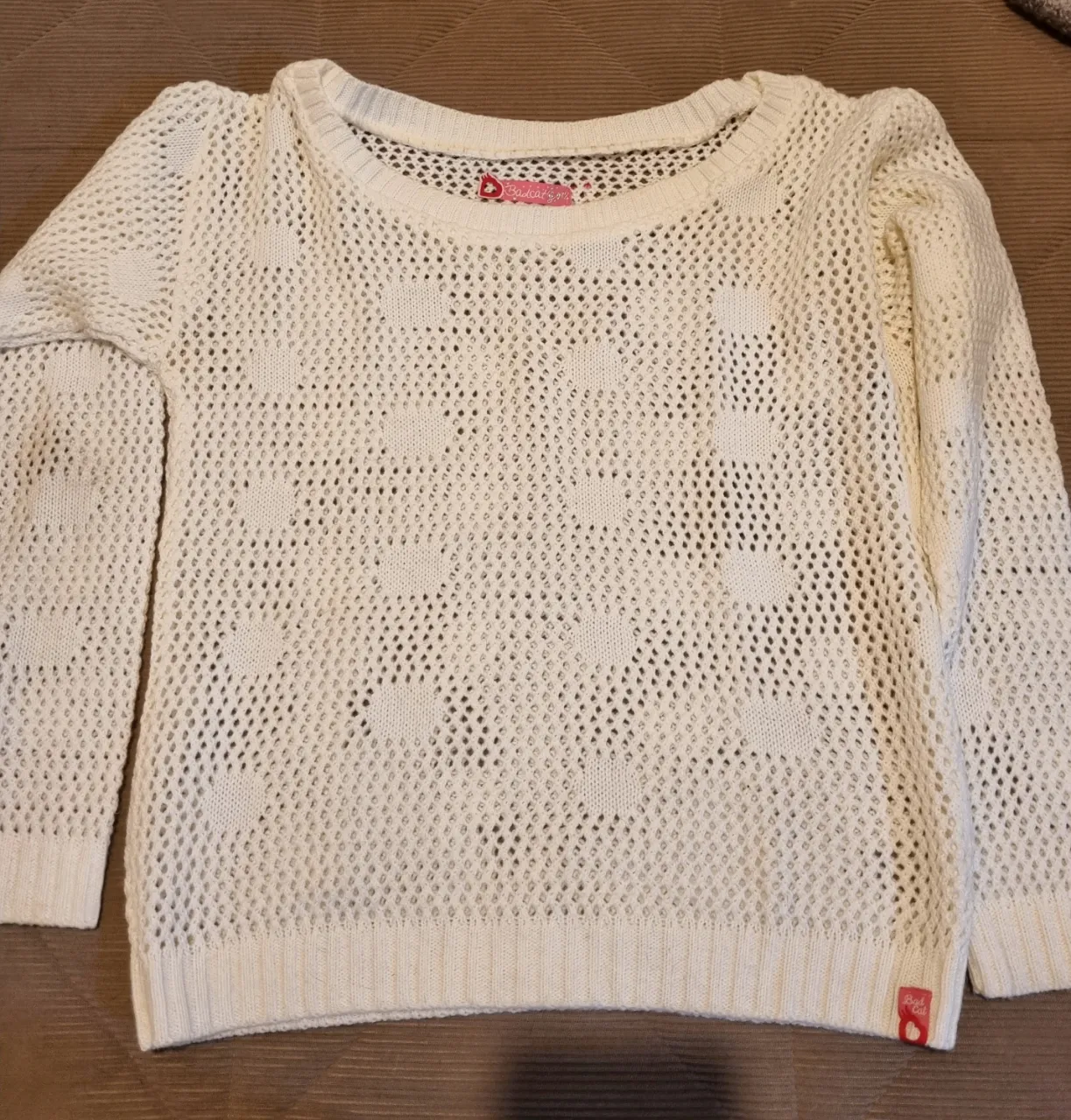 Sweater de mujer tejido en color blanco con diseño calado. Nuevo 