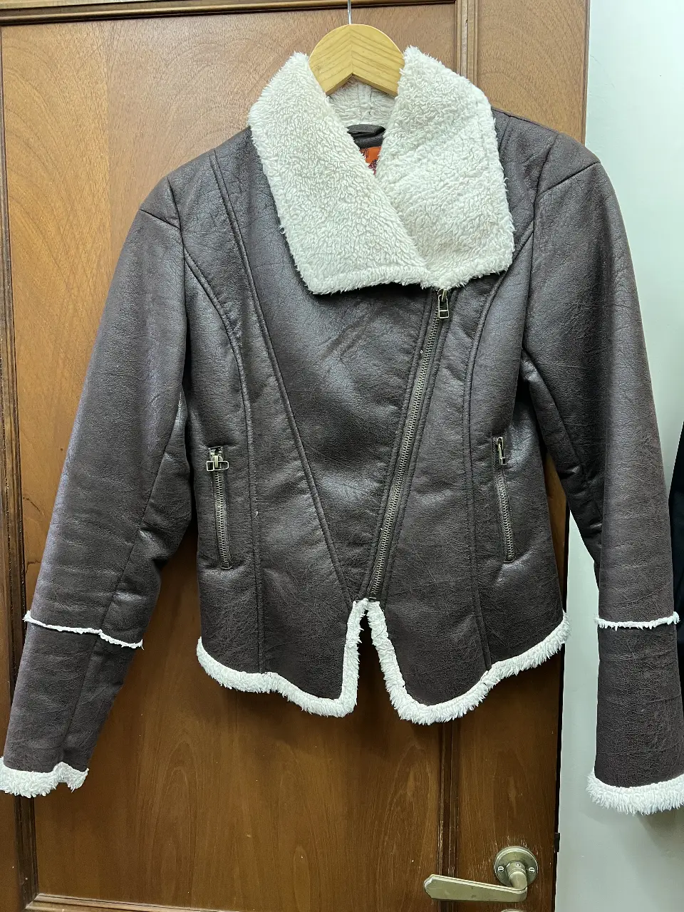 Campera Bata - Vista 2