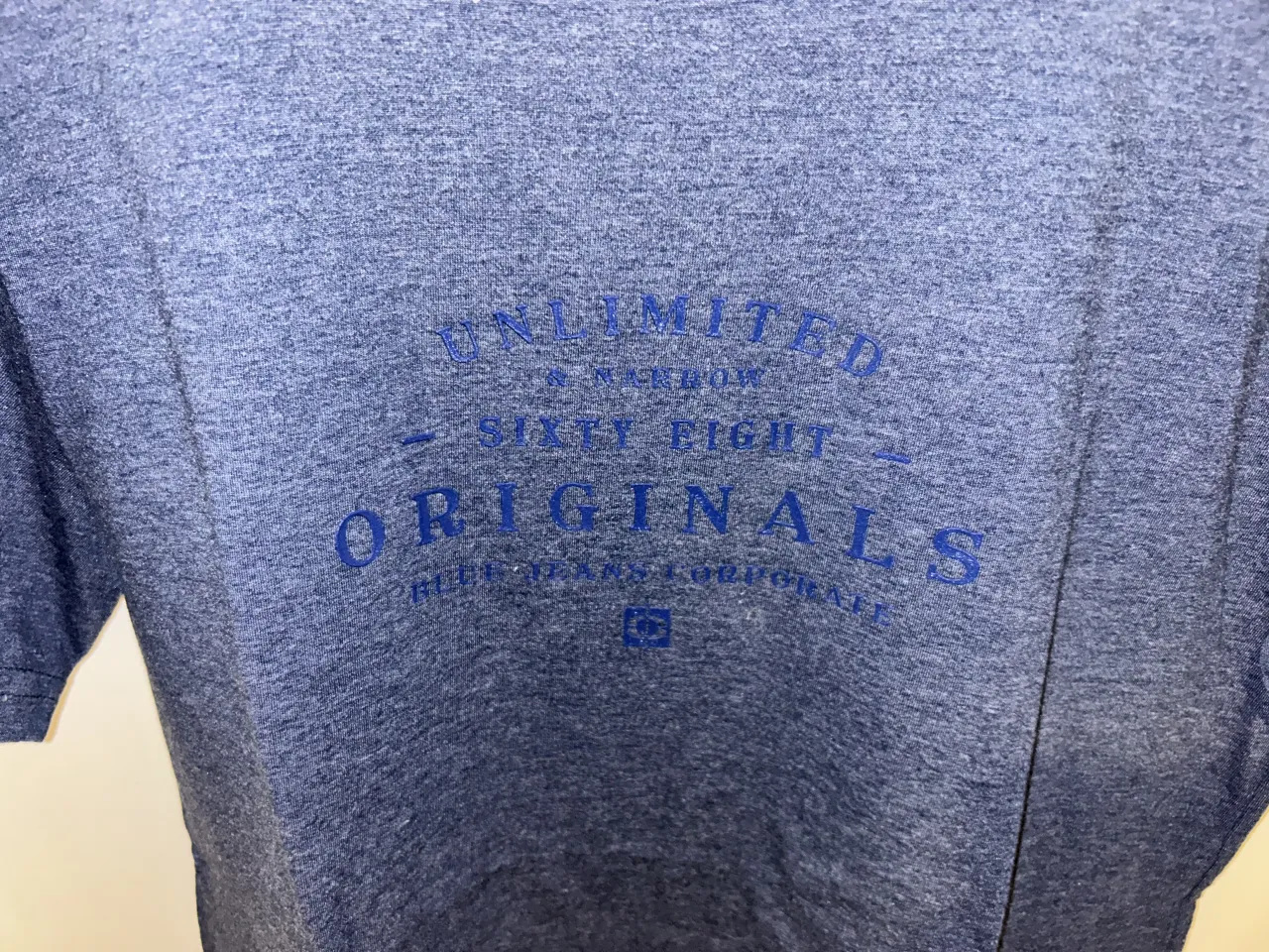 Remera Narrowunltd - Vista 2