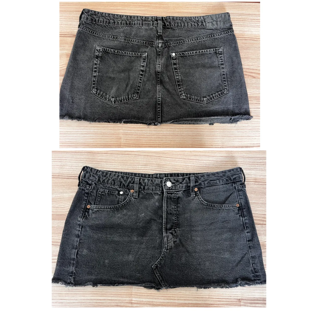 Pollera de jean negra, con roturas y deshilachada en el borde inferior. Tiene bolsillos delanteros y traseros.