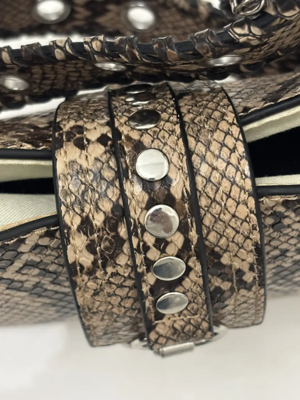 Cartera out from under for Urban Outfitters - Vista 3