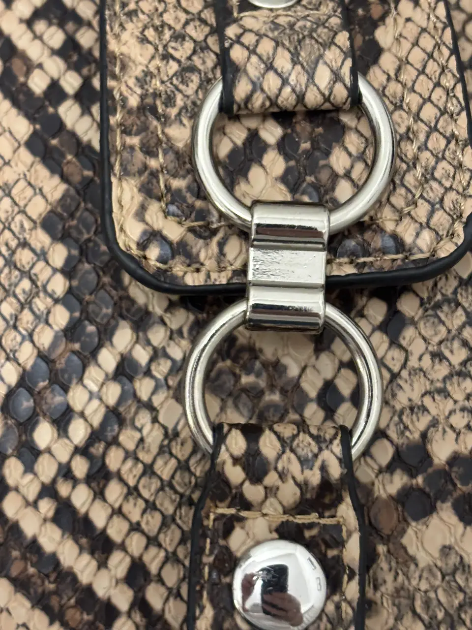 Cartera out from under for Urban Outfitters - Vista 2
