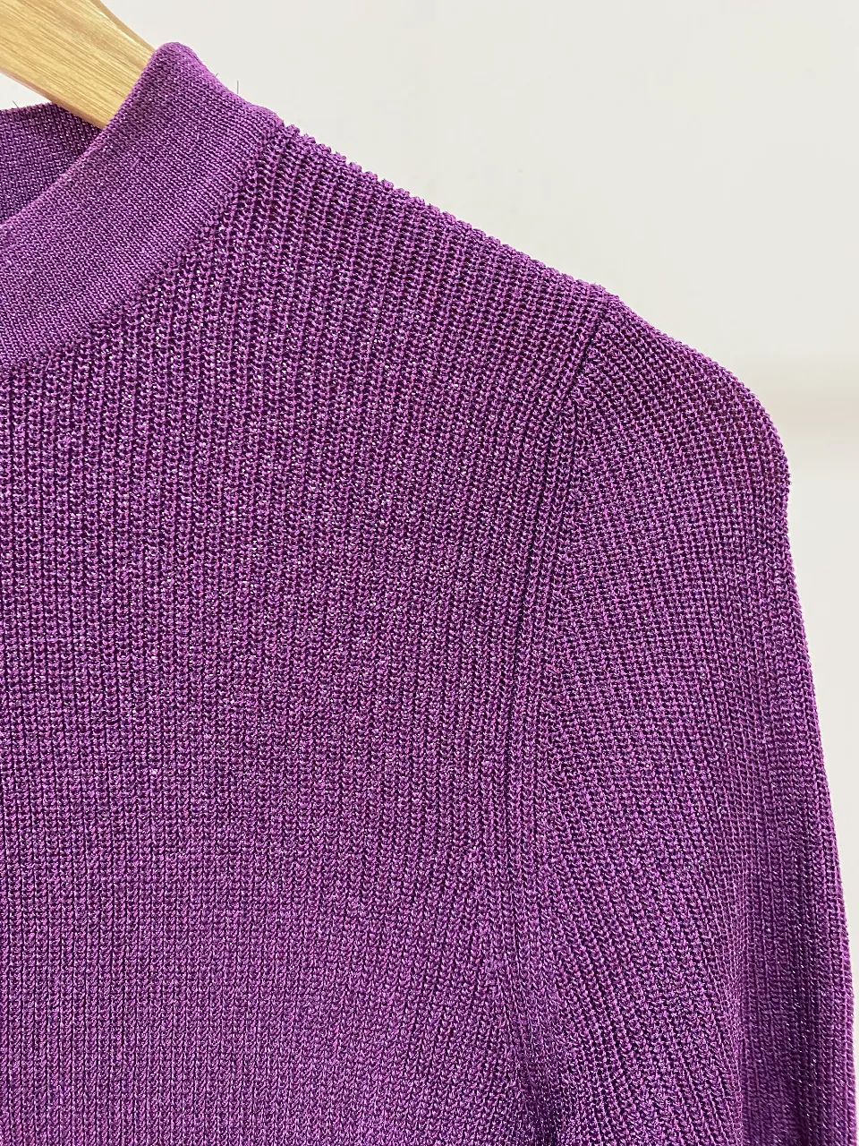 Remera CHER. - Vista 2