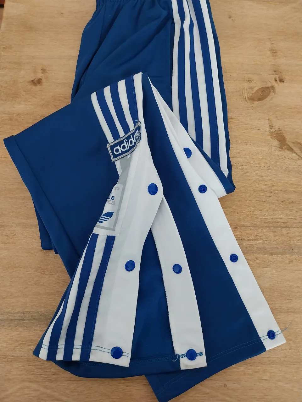 Pantalón Adidas no original - Vista 4