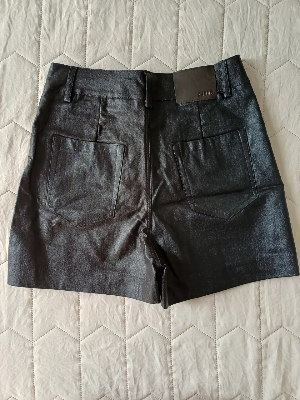 Short Zhoue - Vista 3