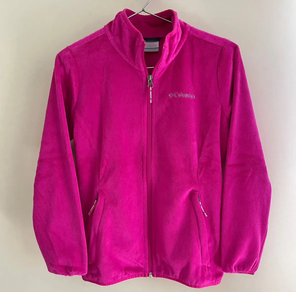 Campera polar suave Columbia usada en perfectas condiciones
Busto: 43
Brazo: 54
Largo: 57