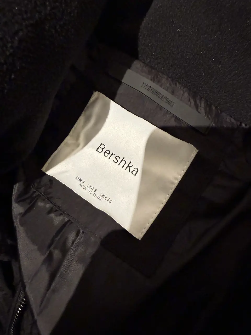 Campera Bershka - Vista 4