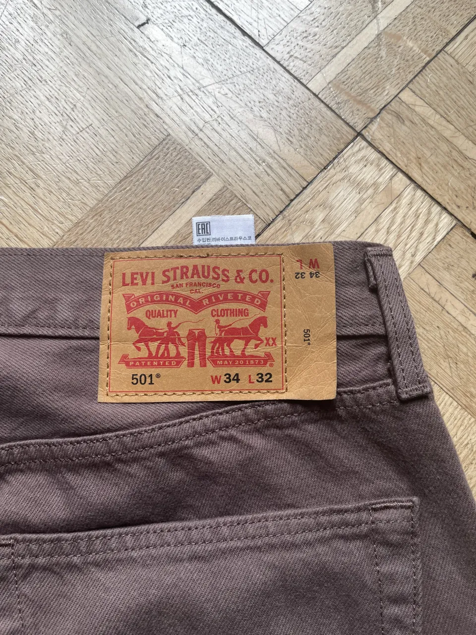 Jean Levi's 501 color marrón. TALLE 34x32