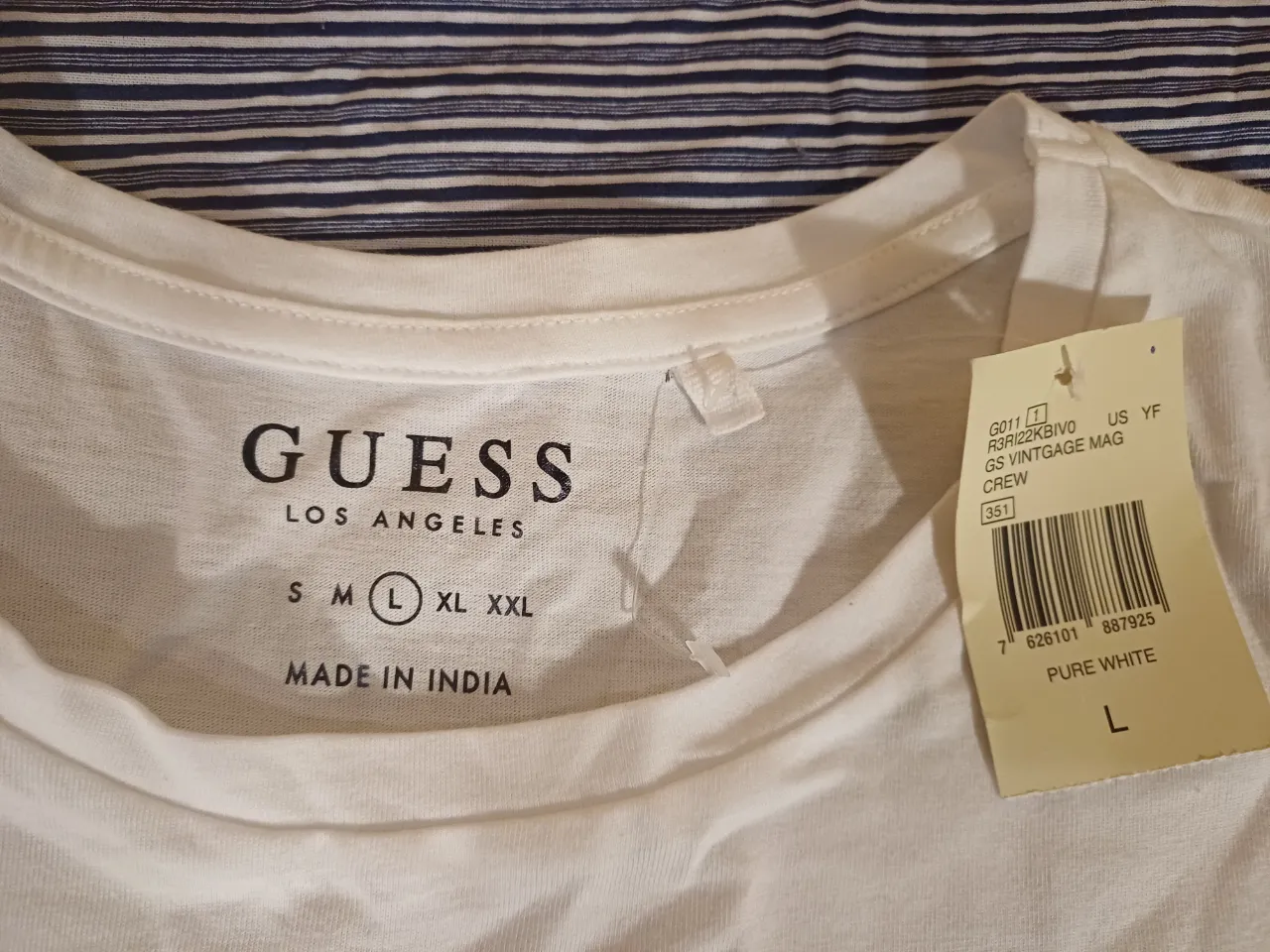 Remera GUESS - Vista 6