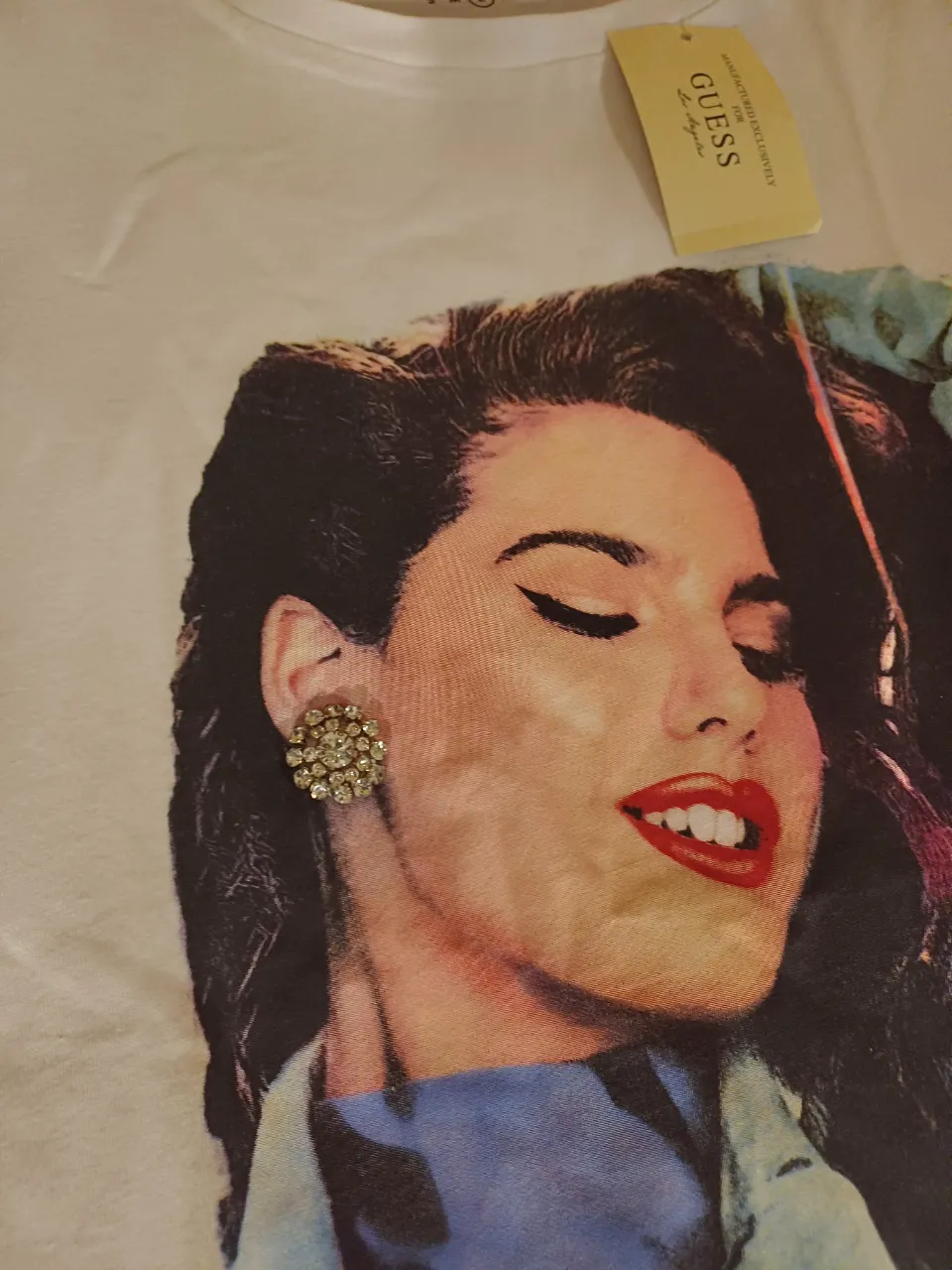 Remera GUESS - Vista 5