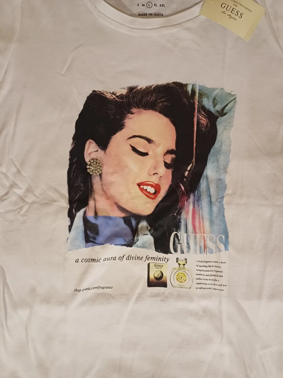 Remera GUESS - Vista 2