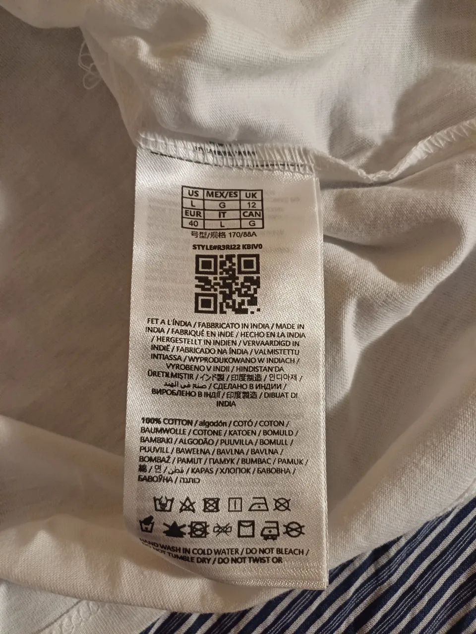 Remera GUESS - Vista 7