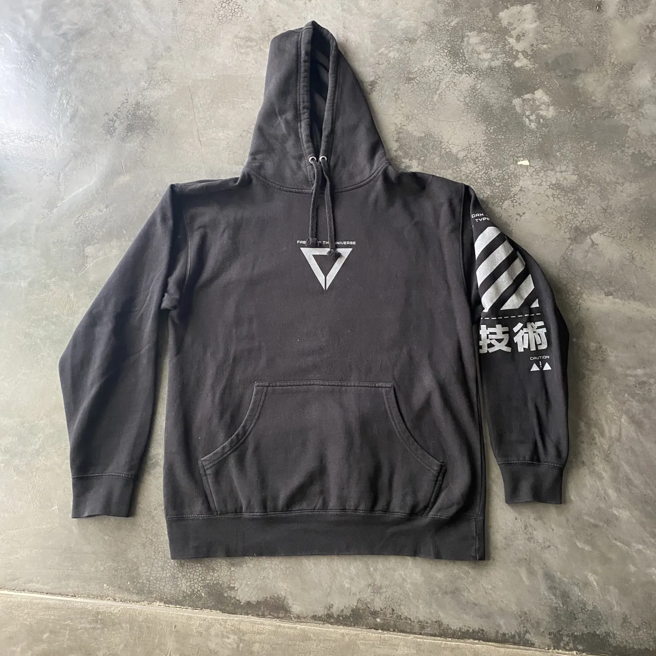 Buzo Hombre estampado reflectivo Negro
Usado.
Talle L
Medidas: largo 70, mangas 53, axilas 59, hombros 53.