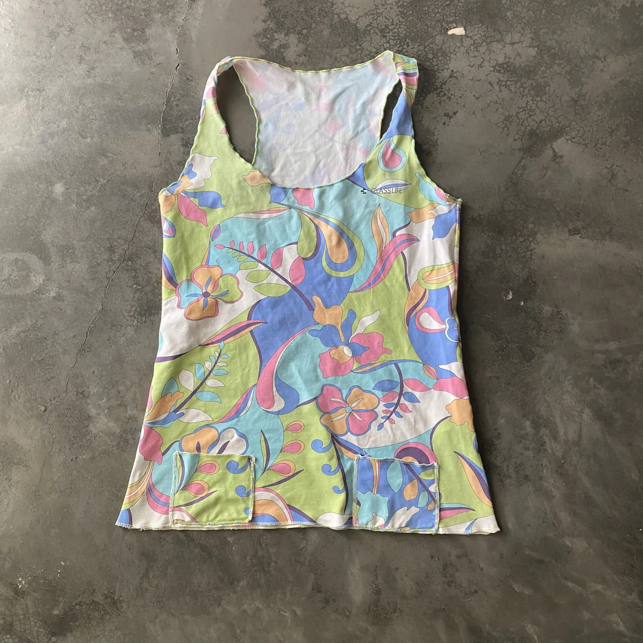 Remera musculosa Class life estampada tipo vintage retro mujer.
Usada, sin detalles.
Talle S amplio.
Medidas sin estirar: largo 60, axilas 40.