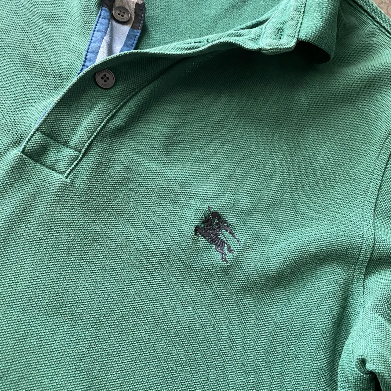 Remera Burberry - Vista 2