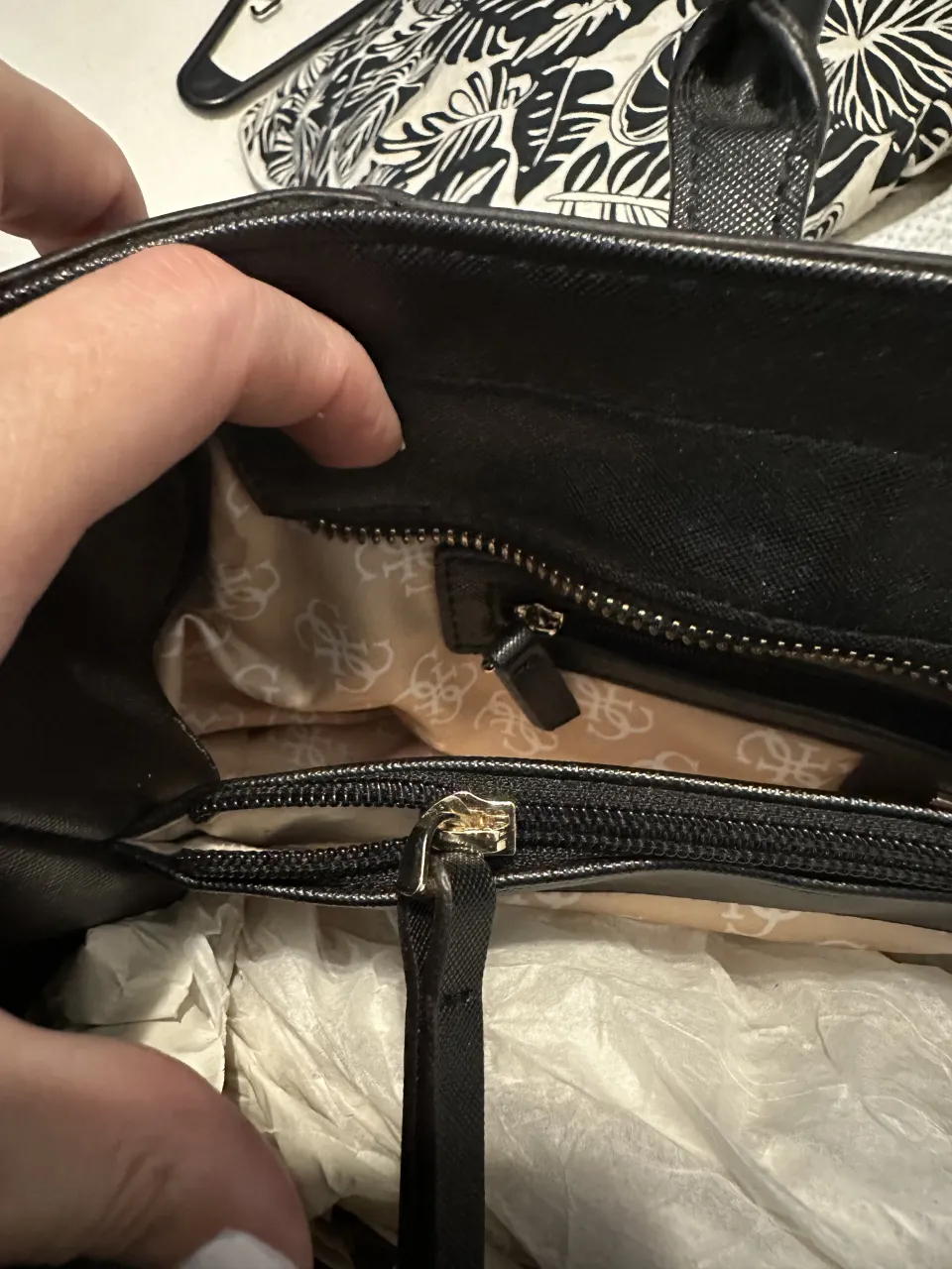 Cartera GUESS - Vista 4