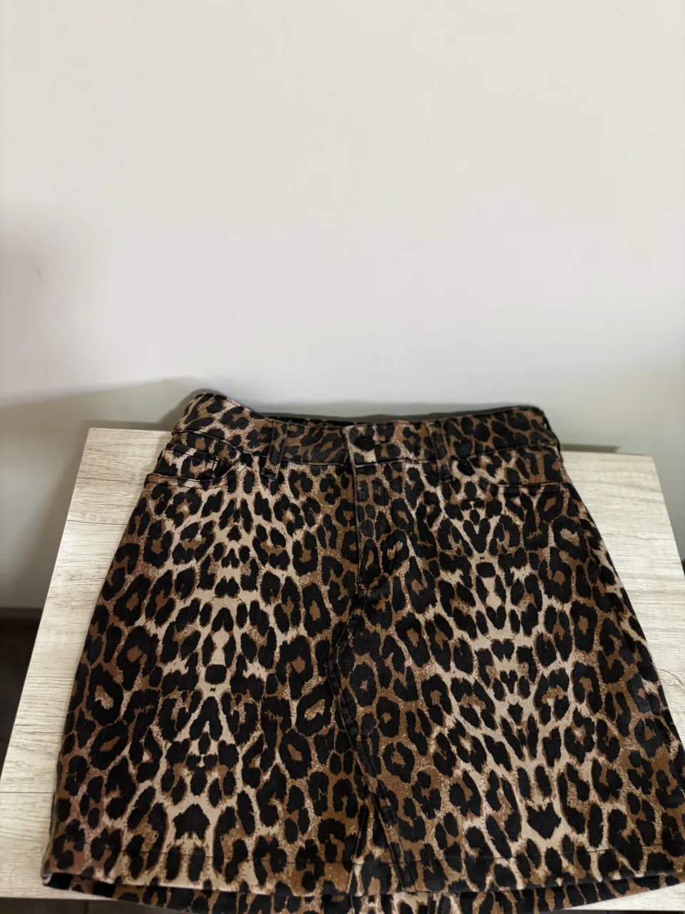 Pollera Eccomi Cua estampa de leopardo. talle 30 pero es como un 28 aprox