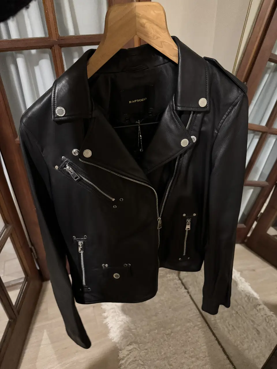 Campera motoquera 100% cuero de oveja. El "must have" de cuero en Rapsodia. CAMPERA LEMON CUERO