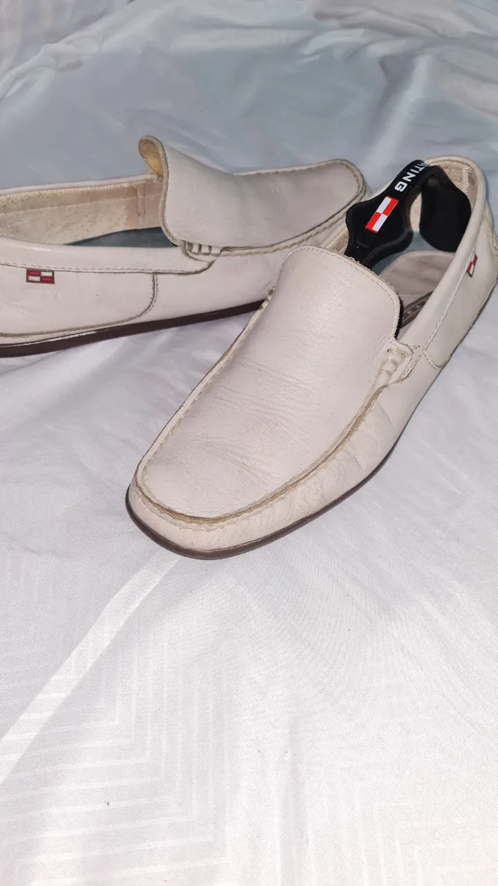 Mocasines Boating de cuero blanco, ideales para un look casual y elegante. Perfectos para combinar con diferentes outfits.

Forrería en cuero vacuno.
Suela pegada y cosida para una mayor durabilidad en el uso.

Estado excelente. Sólo un par de usos.
Talle 42. 