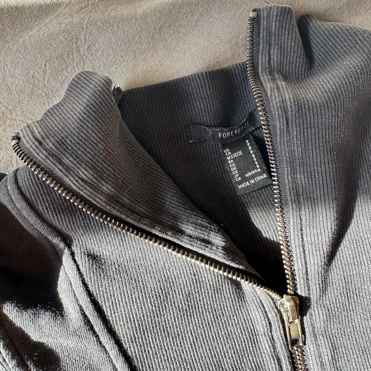 Buzo Forever 21 - Vista 3