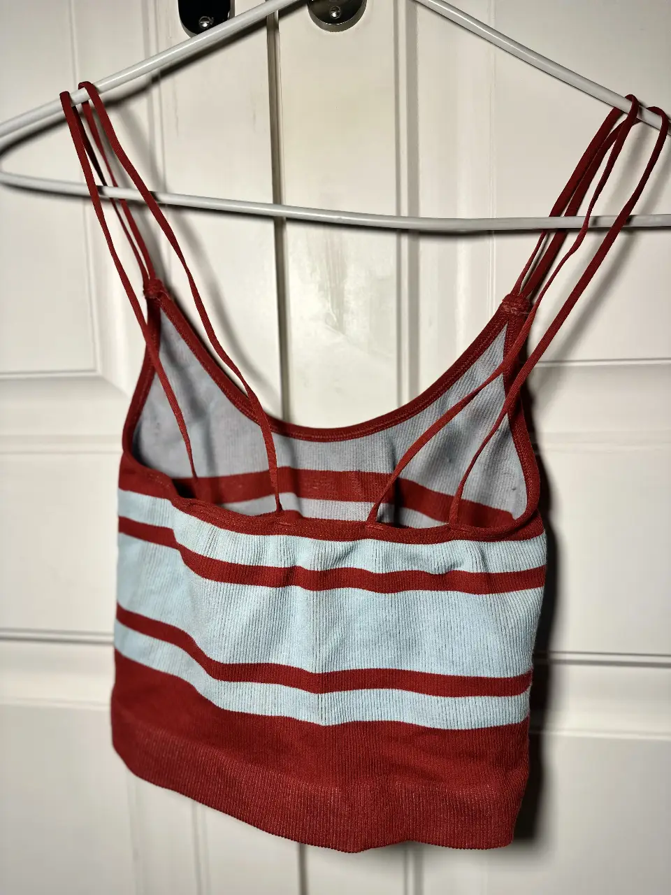 Top out from under for Urban Outfitters - Vista 3