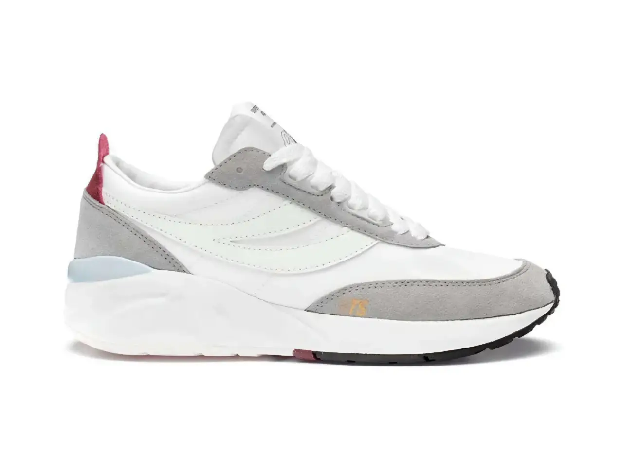 Zapatillas Superga 4089 Training 9ts, nuevas e importadas. Diseño moderno en blanco y gris, ideales para un look casual y deportivo.