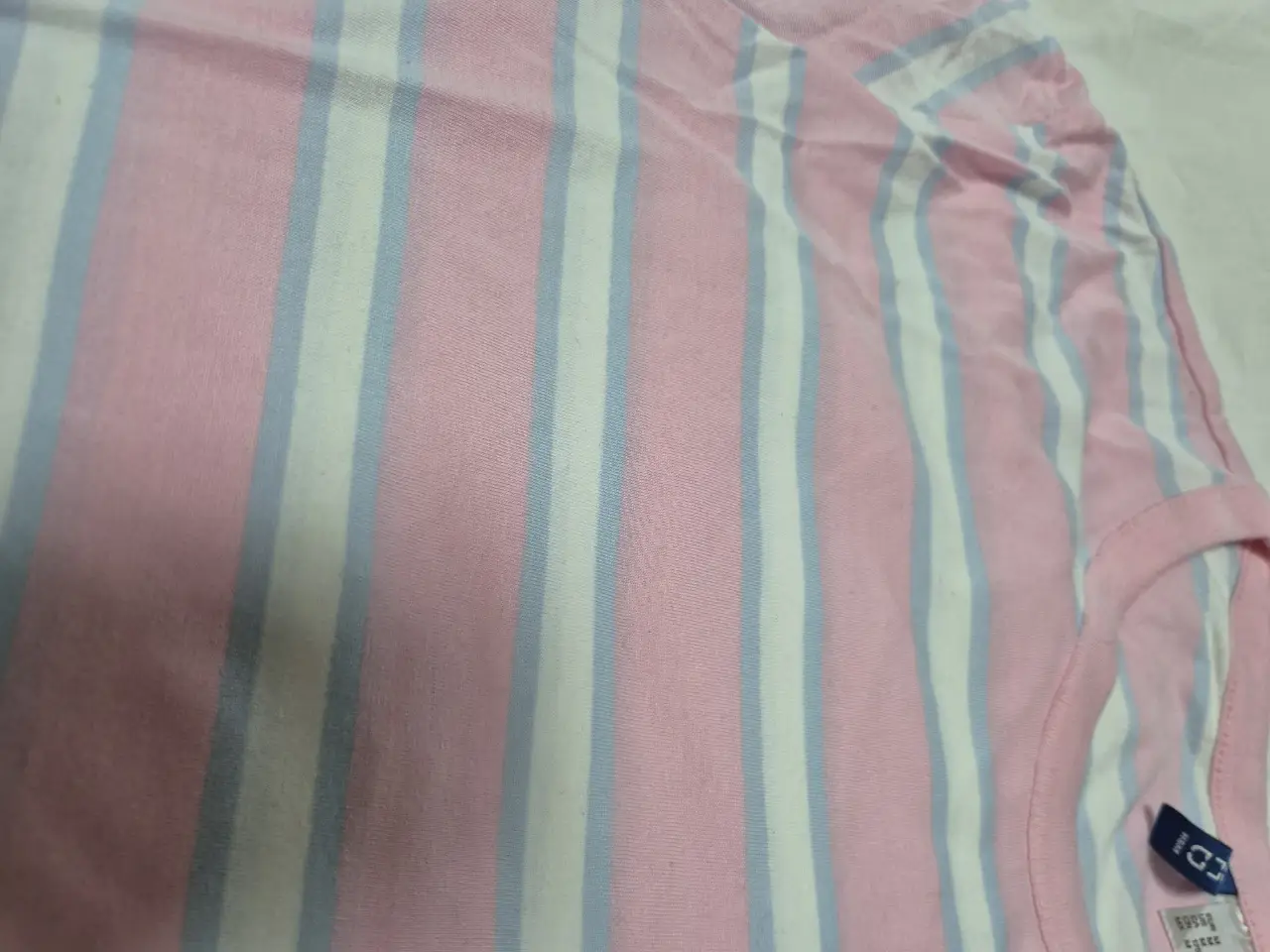 Remera H&M - Vista 3