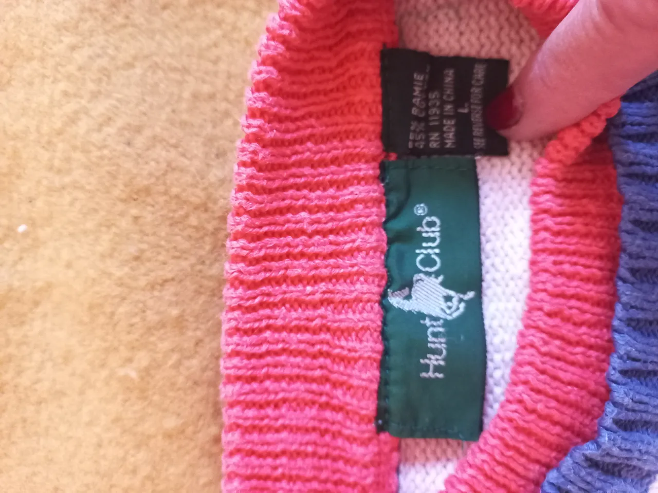 Sweater Hunt - Vista 3