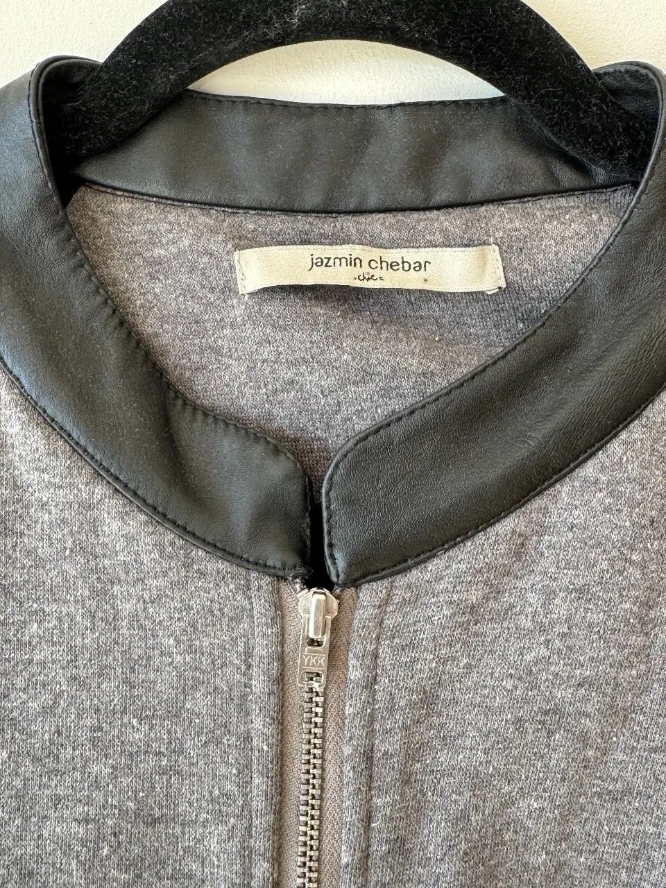 Campera Jazmín Chebar - Vista 2