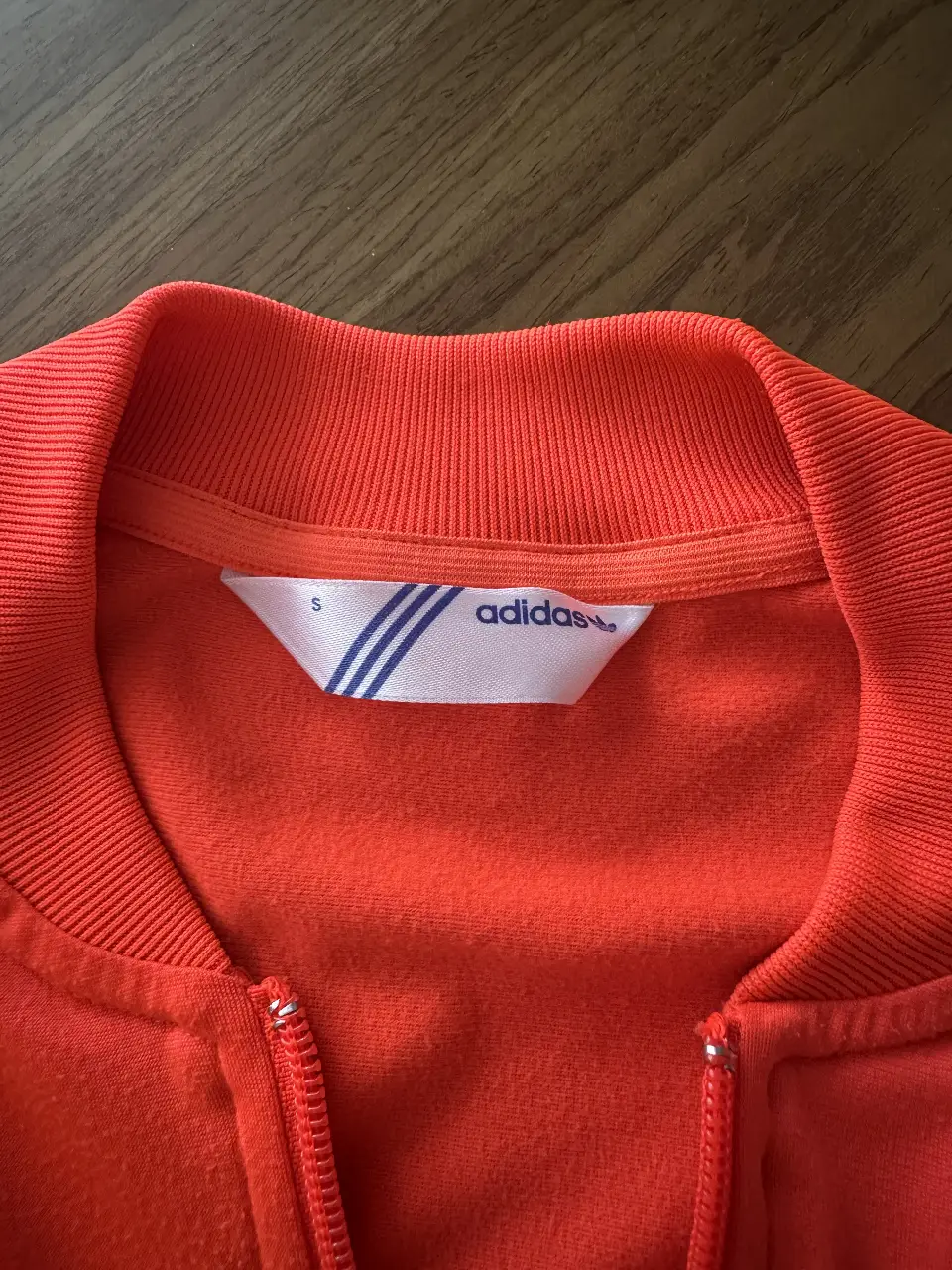 Buzo adidas - Vista 2