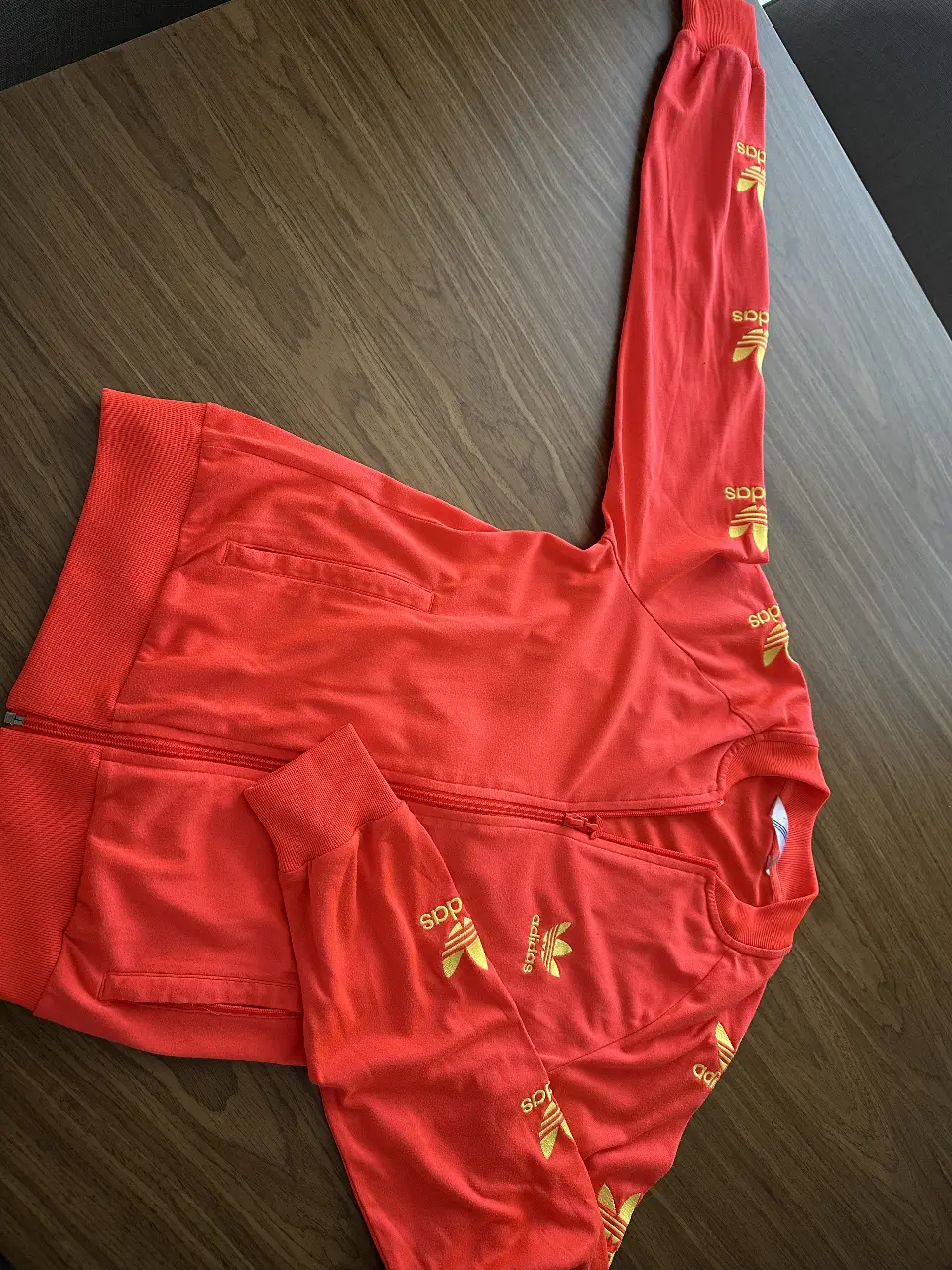 Buzo adidas - Vista 3