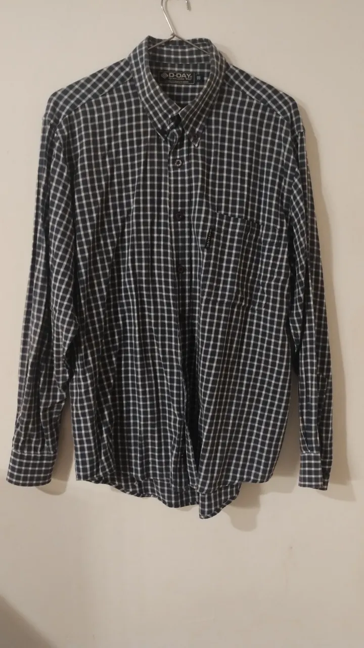 Camisa a cuadros D-DAY para hombre, manga larga, con bolsillo en el pecho. Ideal para un look casual y versátil.