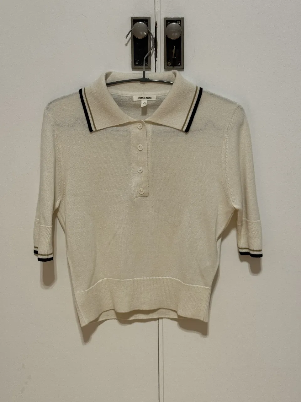 Remera Etiqueta Negra