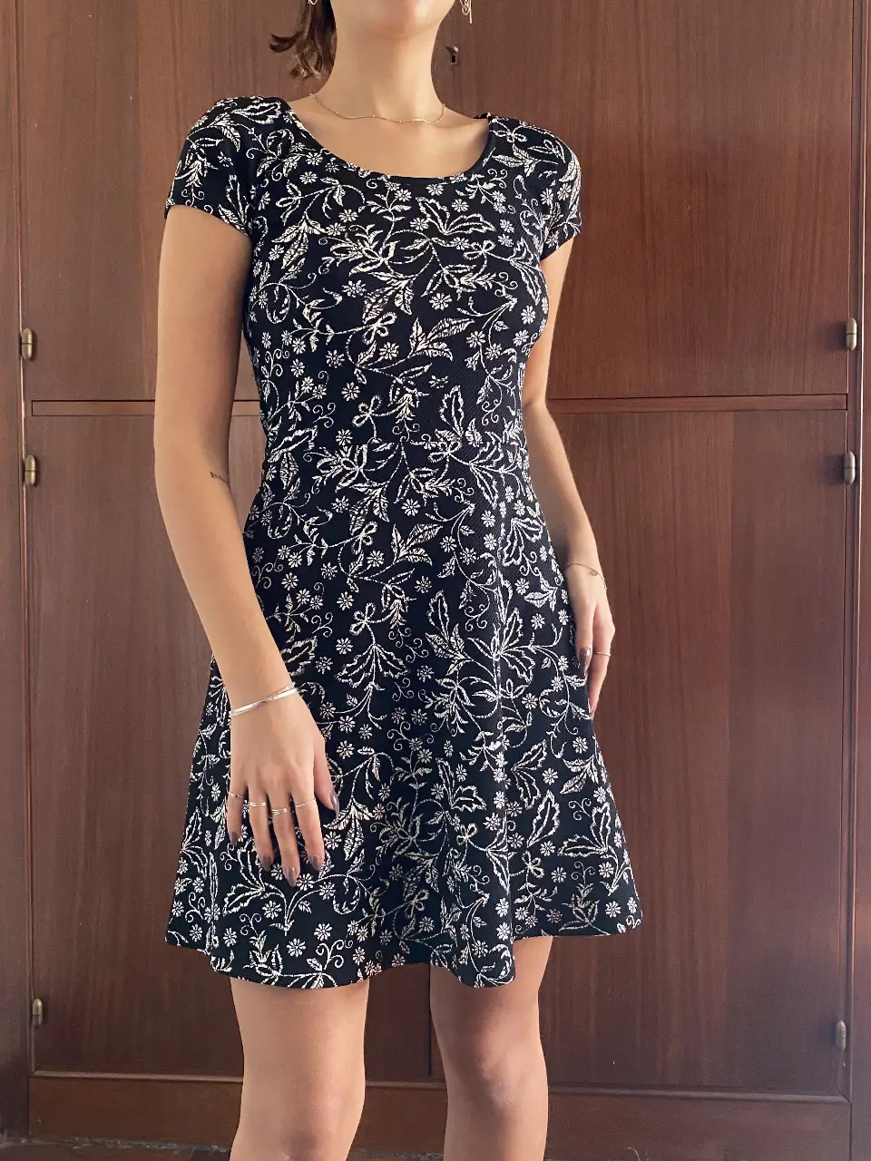 Vestido floreado Aeropostale floreado. Talle S con tela elastizada, excelente estado. Cómodo y lindo para el calor.