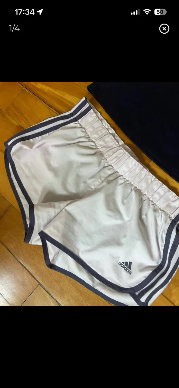 Short deportivo marca ADIDAS. es de color rosa bebe con detalles en violeta en los laterales y cintura elastizada. Tiene bombacha y elastico, es tiro bajo. SE VENDE EL CONJUNTO CON REMERA POR SEPARADO